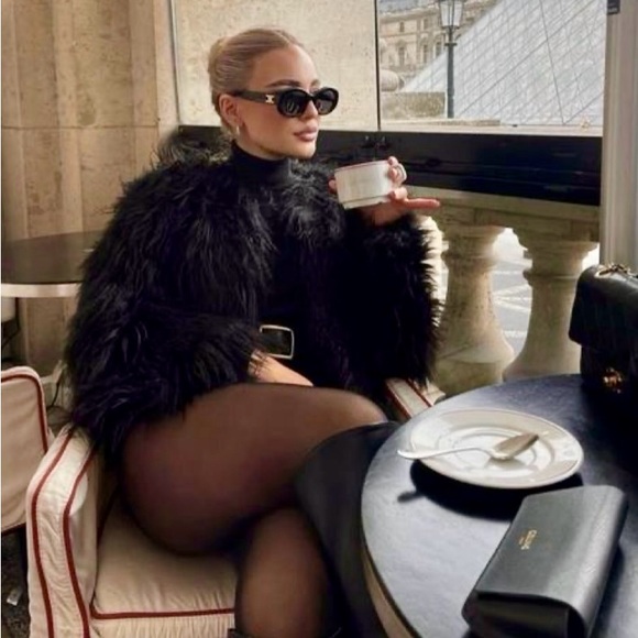 LIVE LISTING - Picture 1 of 1